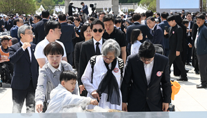 [6·3대선] 대선 주자들, 5·18 맞아 한 목소리…“5·18 정신 헌법 전문에 수록하자”