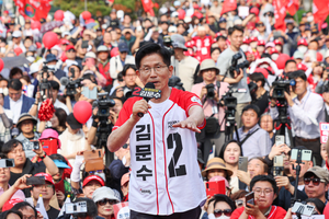 [6·3대선] ‘깜깜이’ 기간 앞둔 후보들…이재명 1위 수성? 金·李 골든크로스?