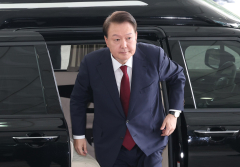 尹 특검조사 시작…진술거부권 행사 안해