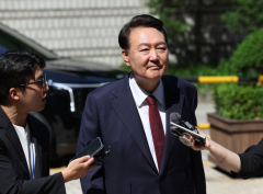 [속보] 윤석열, 말없이 서울고검 안으로…곧 조사 시작될 듯