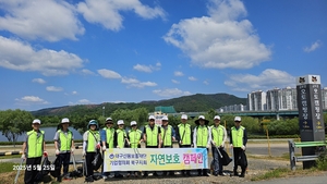 대구신용보증재단 기업협의회 북구지회 산격대교 인근 ‘줍깅’ 캠페인