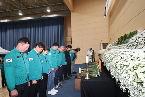 [경북정치]포항시의회, ‘해군 해상 초계기 추락사고 순직자 합동분향소’ 조문