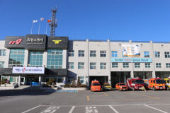 의성 단촌면 연이어 교통사고…화물차 전복‧차량 충돌로 2명 부상