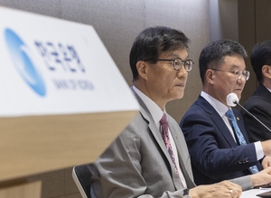 이창용 한은 총재 “선택적 지원이 자영업자 돕는데 효율적”