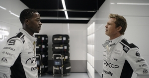 60대 레이서의 귀환…브래드 피트 주연 ‘F1’
