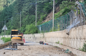 “봉화 석포 낙석방지 공사 중 돌에 맞아”…작업자 2명 부상