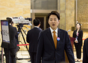 이준석 배신자 시선 극복 과제로