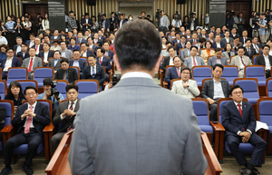 국민의힘 비대위 체제 놓고 권력투쟁 양상