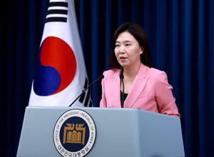 [속보] 대통령실 정무수석에 민주 중진 우상호, 민정수석에 검찰 출신 오광수