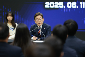 李대통령 “주식으로 생활비 버는 시대… 배당 촉진해 증시 신뢰 회복”