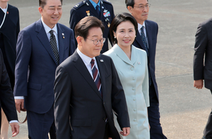 李대통령, G7 정상회의 참석차 캐나다로 출국
