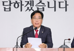 원내대표 임기 시작한 송언석…향후 과제 산적