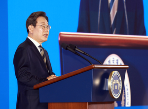 李 첫 지방 일정은 울산…“산업화 이끈 경부고속도로처럼 AI도 고속도 구축”