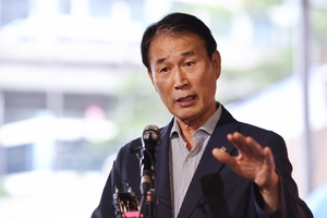 권오을 보훈장관 후보자 “지금은 ‘친북’ 나올 시대 아냐”