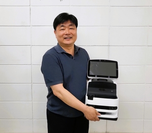 [주목! 이기업] 정서·건강 관리에 방범까지…반려로봇 시장 대구 기업 <주>아이솔 주목