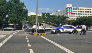 “이중 주차된 차량이 미끌어져”…대구지법 앞 대로서 교통사고 발생