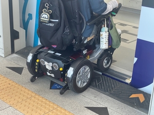 대구도시철도에 ‘경사고무 발판’ 첫 도입…지체장애인 이동편의 향상