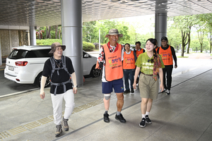 [Y스케치]“왼발로 쓰는 희망”…묵묵히 걸어온 APEC 종주자