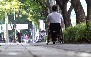 [길 위의 차별을 넘어서 - 장애인 이동권, 경계를 허물다] ②휠체어 장애인의 출퇴근길