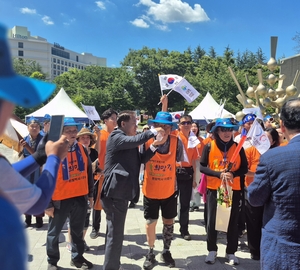 왼발로 먼저 도착한 APEC…이범식씨, 400km로 쓴 감동 예고편