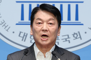 안철수 혁신위원장 사퇴…당대표 출마
