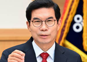 [김광열 영덕군수 인터뷰] “70km 블루로드 8개 코스로 정비…산토리니 같은 세계적 관광지 재건”