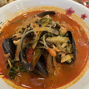 맛·건강 다 잡은 오동통 홍합살·시금치면 짬뽕…대구 동구 태진짬뽕