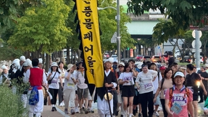 후텁지근한 날씨 속에도  10~30㎞ 코스별 참가자들, 팔공산 달빛 벗삼아 웃으며  밤새 걸어