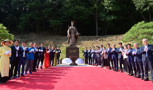 봉화, “한·베 문화의 가교가 되다”…리태조 동상 제막식 성황