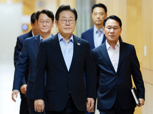 李 대통령 “힘들었지만 상당한 성과…이까지 흔들려”