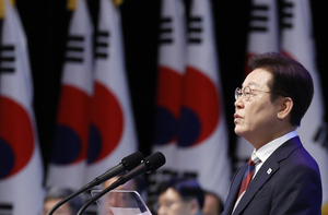 李대통령 “북측 체제 존중…어떤 형태의 흡수통일도 추구 않겠다”
