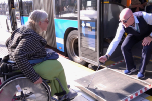 [길 위의 차별을 넘어서] 특수택시로 출퇴근해도 月 9만원대…악명 높은 물가서 예외