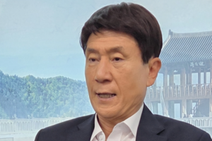 “계속 두드리는 수밖에 없다”…포항 철강산업 지키기 나선 이강덕 시장의 절박한 외침