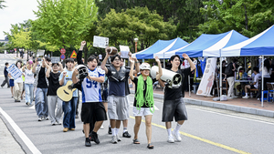 [포토뉴스] ‘동아리로 모여라’ 계명대 신입생 가두모집 열기