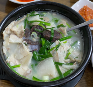 [맛나게 멋나게] “맛·든든함 다 잡은 부드러운 수육·담백 사골 국물 돼지국밥”…대구 달서구 대현식당