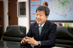 [인터뷰]남한권 울릉군수, “섬 주민 이동권·지속가능 발전 울릉군이 앞장선다”