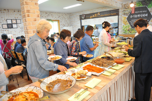 돌나라, 상주시 외서면 노인회 경로잔치 개최