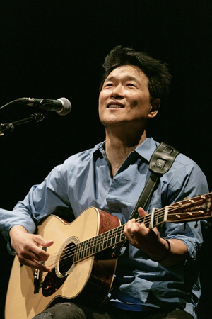 [TALK&TALK] 14집 발표하는 저항가수 안치환…“우리 세대의 ‘현재 진행형’ 노래 부를 것”