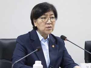정은경 “공공의대, 연내 법적 근거 마련 추진···지역 의사제 위헌 소지 없어”