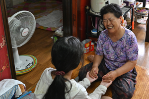 [어린이에게 희망을] ‘돌봄’이 일상이 된 12살 은지