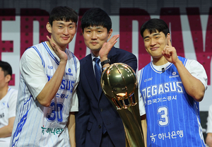 가스공사 강혁 감독 “시대농구로 더 높은 곳 올라가겠다”