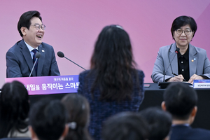 [포토뉴스] 시민 손 번쩍, 웃음 터진 현장… 이재명 대통령 ‘대구의 마음’을 직접 듣다