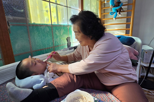 [어린이에게 희망을] 미토콘드리아 근병증, 뇌성마비 앓는 14살 규민이