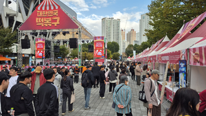 “떡볶이 먹으러 대구까지 왔어요”…대구 ‘떡페’ 올해도 흥행몰이, ‘외지인’ 견인차