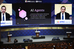 [포토뉴스]  ‘AI 주도 경제’를 주제로 연설하는 맷 가먼 AWS CEO