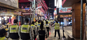 [Y르포]‘이태원 참사’ 3주기 찾아간 동성로 …‘할로윈 전야’ 경찰 순찰, 대구시민 안전 ‘이상 무’