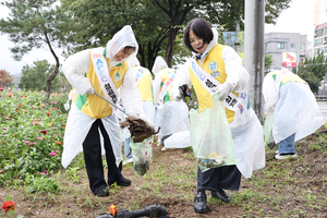 신천지자원봉사단 대구경북연합회, APEC 앞두고 경주 황성공원 일대 환경정화