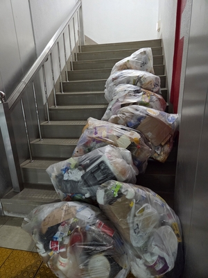 [2025 전태일<2>] 여성청소노동자 “어떤 날은 소변기에 대변 테러…움켜쥐고 닦아내자니 눈물만”