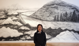 [미술관에서 만난 사람] 허윤희 작가, 30년 예술 여정 ‘가득찬 빔’… “지우고 또 지우며 순간의 진실을 획득했다”