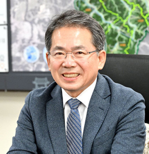 [군위 삼국유사 전국 가족걷기대회]인터뷰“군위댐 개방으로 새로운 활력…언제든 다시 찾고 싶은 명소로 만들겠다”